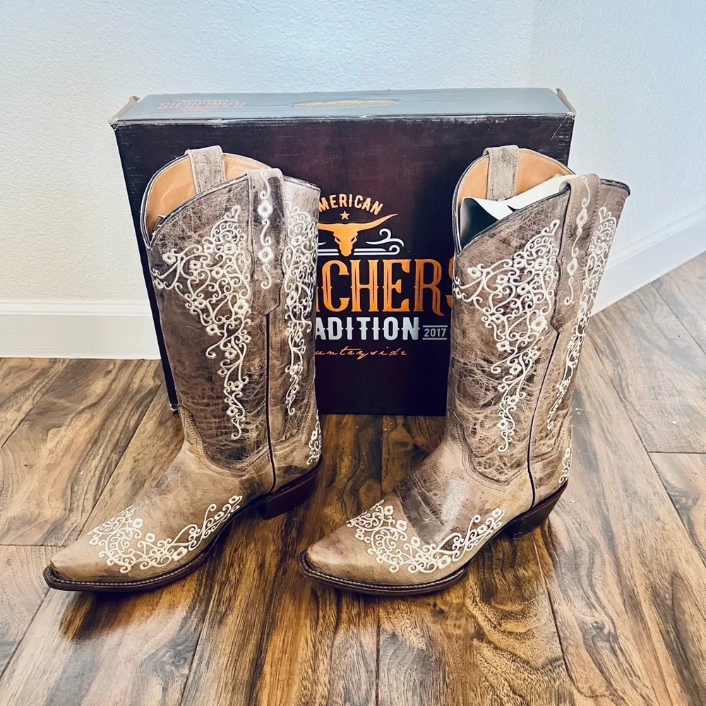 Cowboy boots for women; Size 9; leather with stitching;New in box - Picture 7 of 8